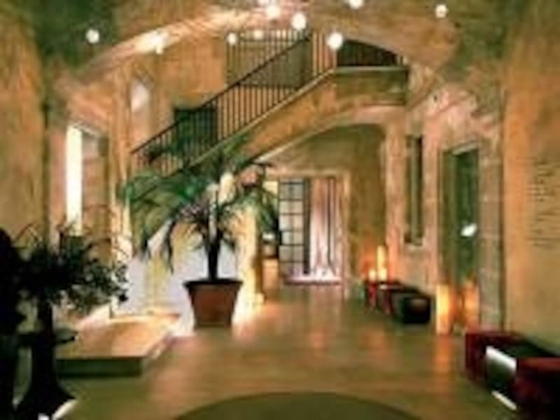 旧市街にある隠れ屋風のラグジュアリーホテル、ネリ。