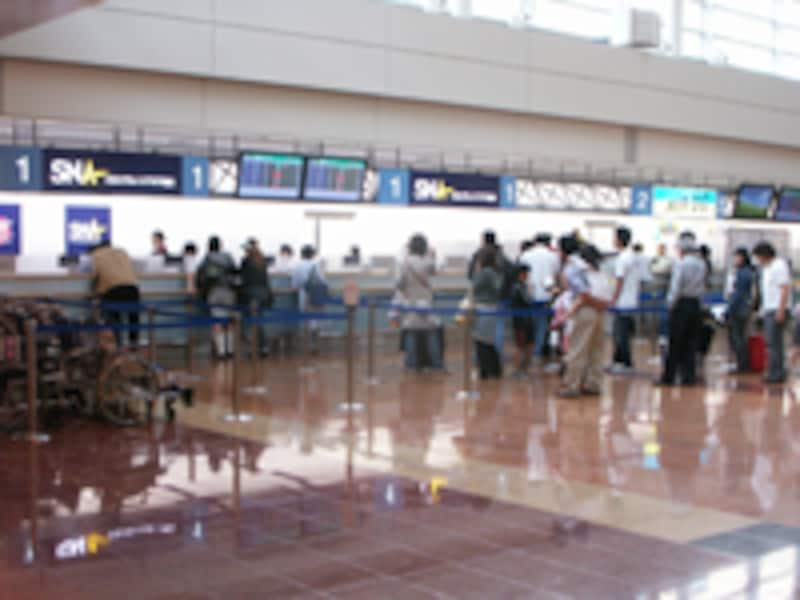羽田空港のSNAとAIR DOのチェックインカウンター