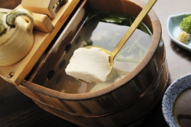 湯豆腐は、風情も合わせて楽しんでみてください。