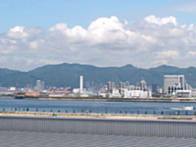 神戸空港から見た市街地