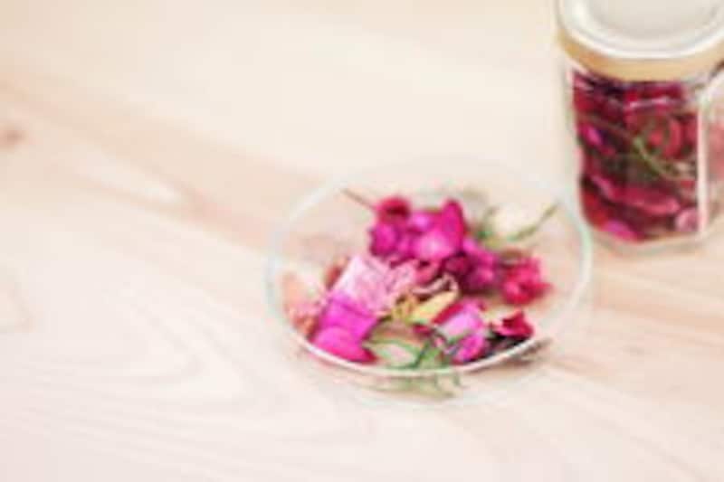 精油はスキンケアに有用な芳香成分です