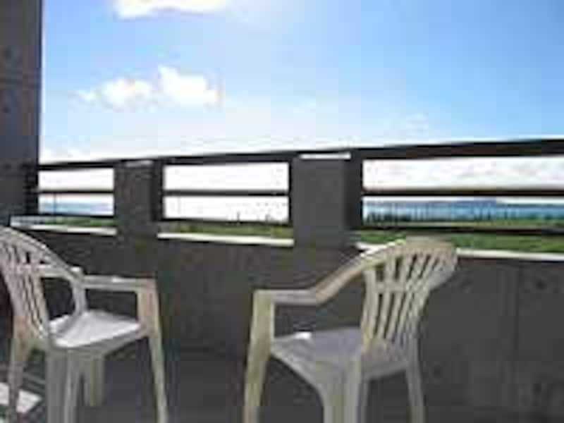 テラスからは180度の海が見渡せます