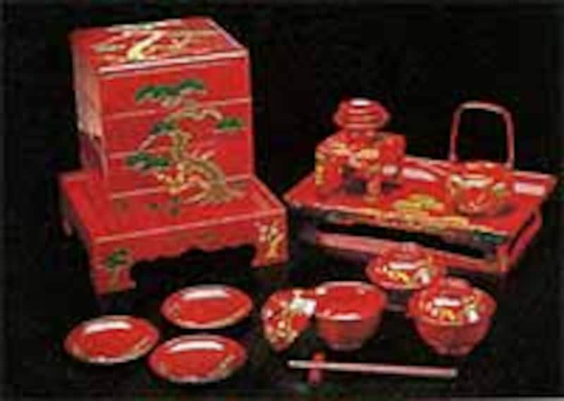 繊細な琉球漆器