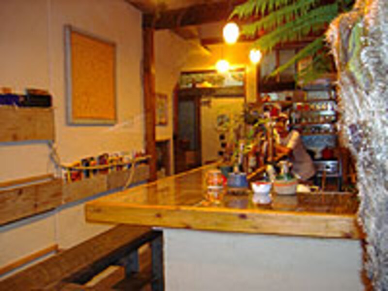 那覇のカフェバーMoon Bow