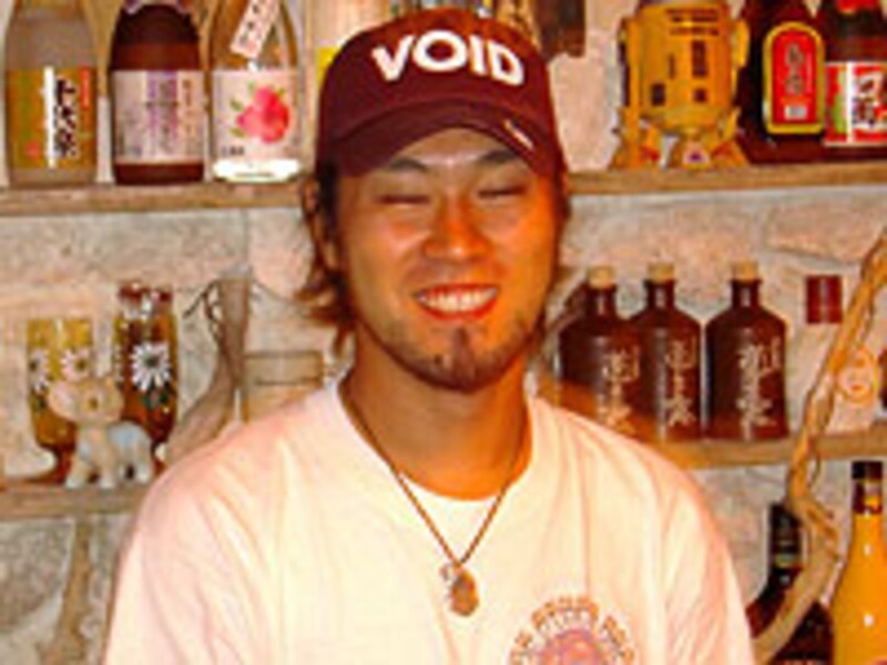 那覇のカフェバーMoon Bowのオーナー