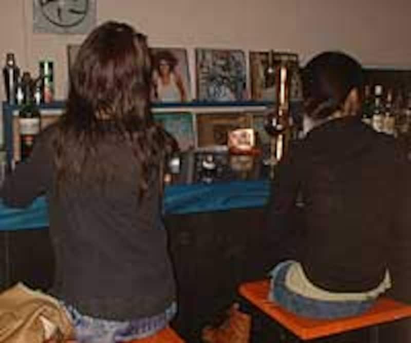 １COLORのバーカウンター