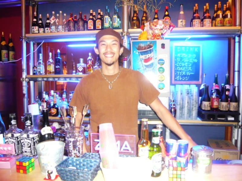 北谷のソルト＆ペッパーのカウンターにて