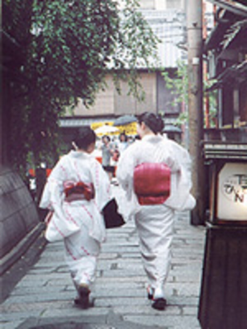 京都の街で、気軽に夏の着物を楽しむ！