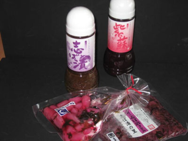 紅葉をお抹茶とお菓子で