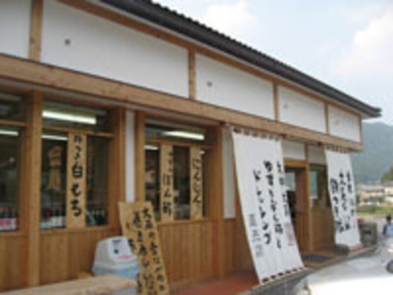 紅葉をお抹茶とお菓子で