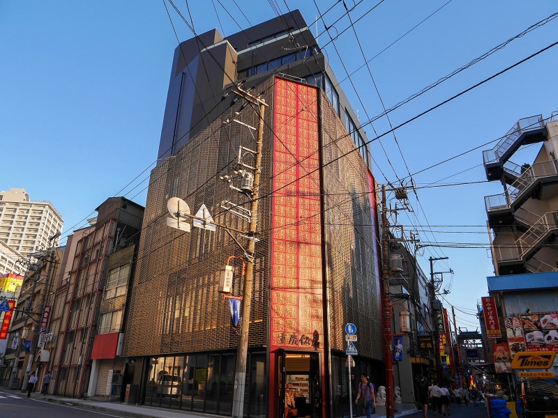 2018年10月10日に建て替え、リニューアルオープンした重慶飯店本館(2018年10月1日撮影)