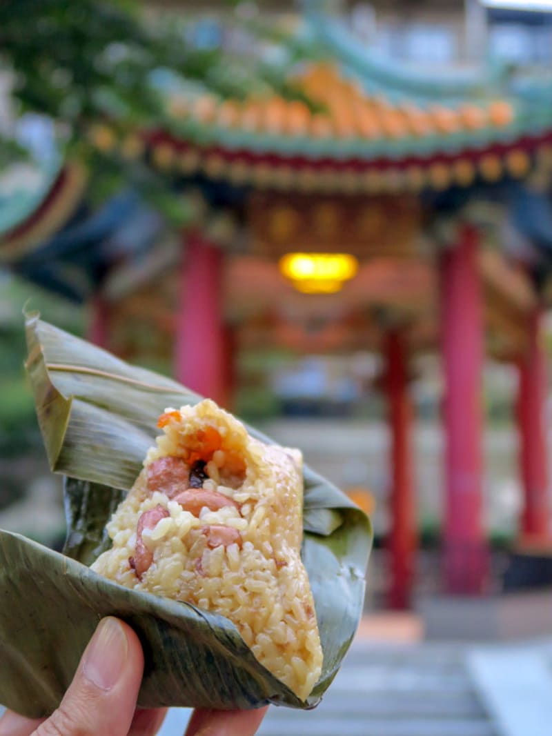 すぐに食べられるちまきをゲットしたら、近くの山下町公園で食べるのがおすすめ（2015年10月9日撮影）
