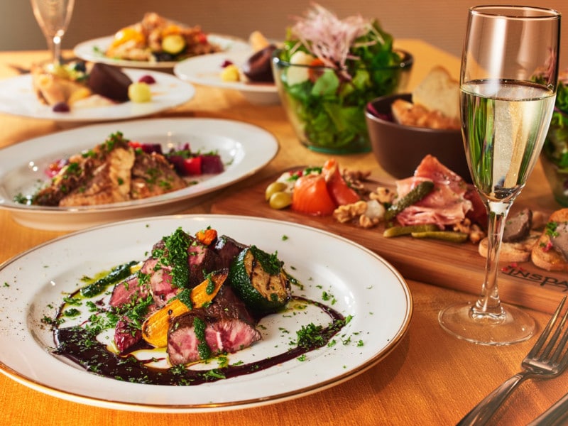 契約している三浦農家の朝どれ旬野菜を使った、美と健康を意識した創作料理が味わえる「レストラン 客座（ギャザ）」の特別ディナーコース（5000円）（画像はイメージ、画像提供：インスパ横浜）