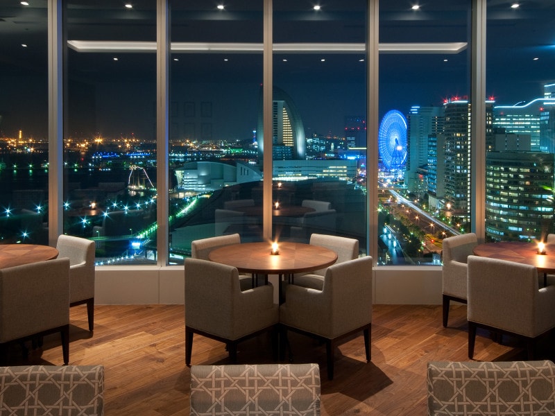 19階「オリエンタルビーチ」は、リゾートキュイジーヌをテーマにした絶景レストラン。カウンター席、テーブル席、ボックス席などがあります（画像提供：オリエンタルビーチ）