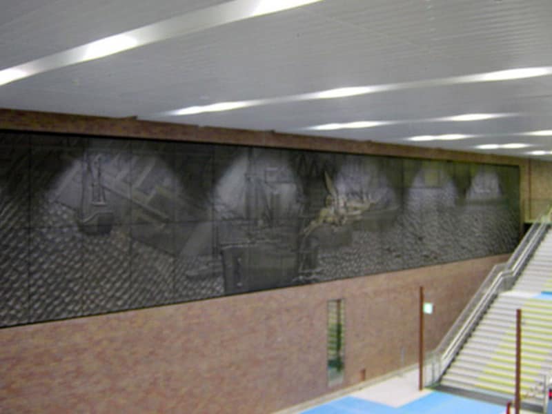 横浜銀行旧本店にあった中村順平氏のレリーフ(2004年1月10日撮影)