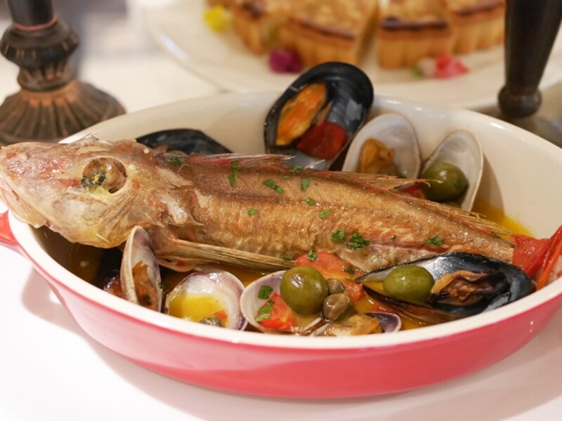 三方を海に囲まれたイタリア南部のメニュー「アックァ・パッツァ」（2016年10月3日撮影）