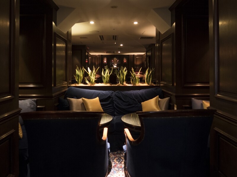 正統派・英国調バーとして重厚な雰囲気はそのままにリニューアル（2016年10月3日撮影）