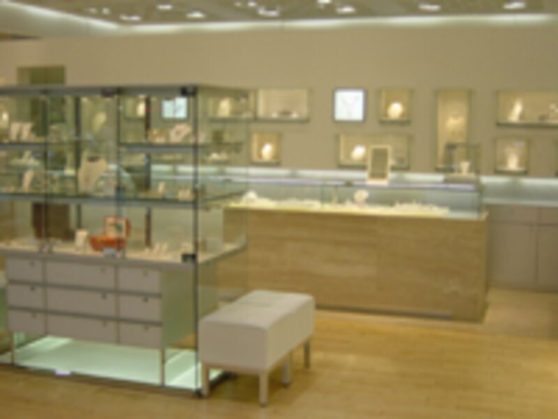 スタージュエリー元町本店1F
