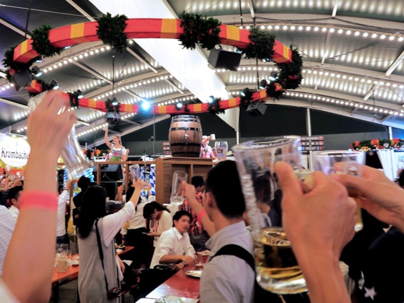 横浜赤レンガ倉庫でドイツのビール祭り「オクトーバーフェスト」の雰囲気を楽しもう！（2016年9月30日撮影）