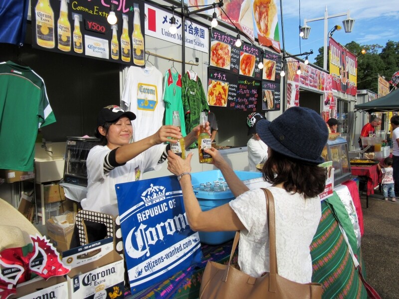 山下公園が「世界の野外大レストラン」に！2016年の様子（画像提供：横浜商工会議所）