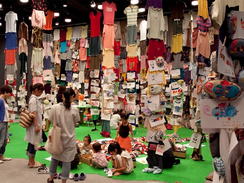 2018年の黄金町バザールのテーマは「フライング・スーパーマーケット」（画像は過去の様子、画像提供：黄金町エリアマネジメントセンター）