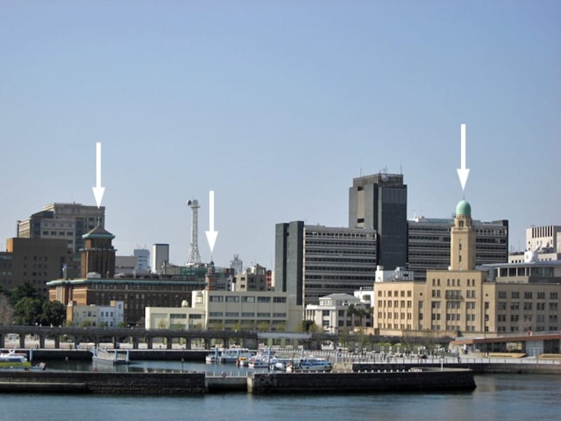 大さん橋から見た横浜三塔。左からキング・ジャック・クイーン