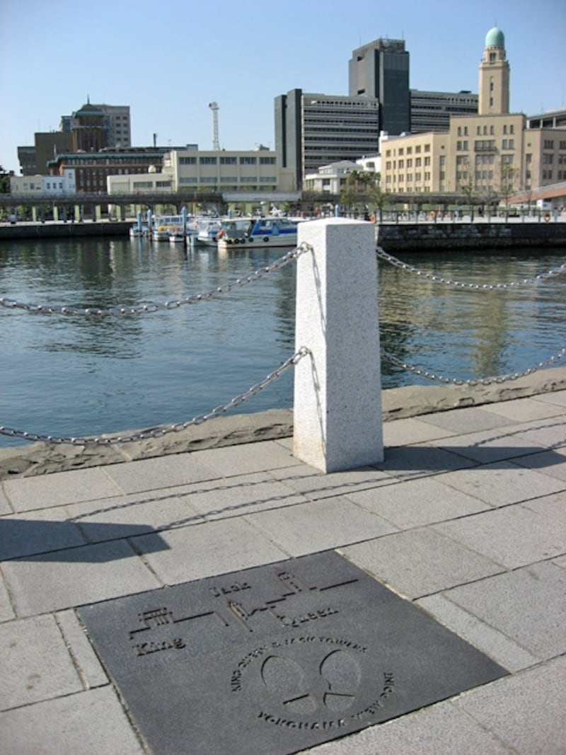 象の鼻パークにある横浜三塔物語スポットは、ジャックの先端がギリギリ見える！