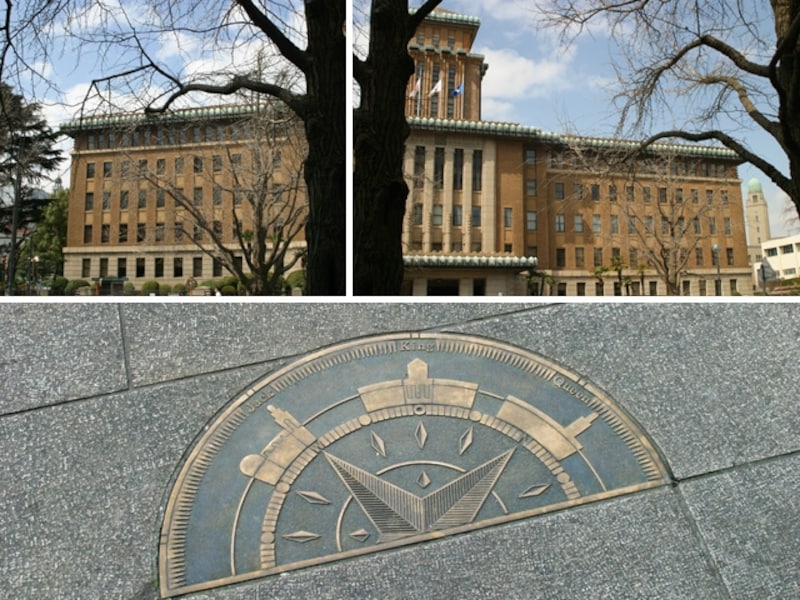 神奈川県庁分庁舎前にある横浜三塔物語のプレート。右側にクイーン、左側にジャック