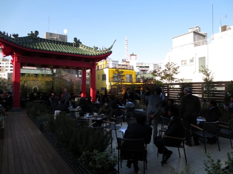 3階「ガーデンテラスカフェ」は、中華街を見下ろす屋上庭園になっています