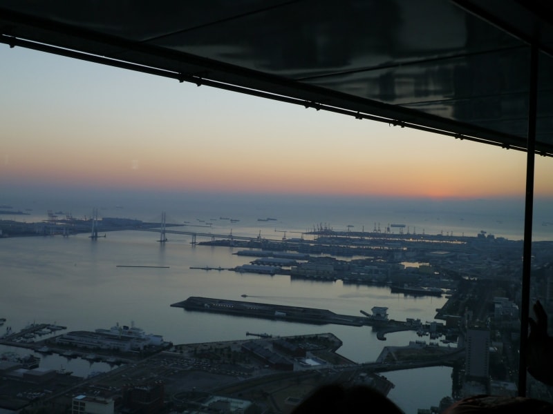 6:50ごろ、初日の出が拝めるのはもうすぐ!(2014年1月1日撮影)