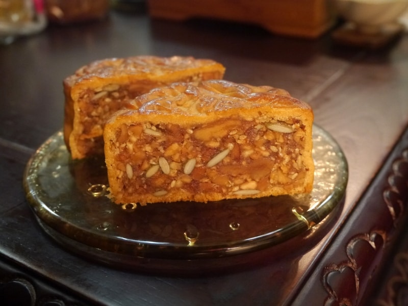 同發「伍仁単黄月餅(ミックスナッツ+蛋黄1個入、724円税込)」(2013年9月20日撮影)