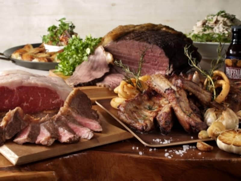 世界各国の調理法で味付けされた肉料理がずらりと（画像はイメージ、画像提供：横浜ベイシェラトン ホテル＆タワーズ）