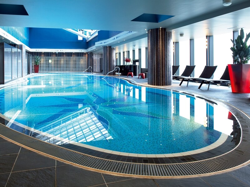 4階「エステティック&スパ ビューティ アベニュー ソシエ」のプールを1回無料で利用できる特典付き(画像提供:横浜ベイホテル東急)