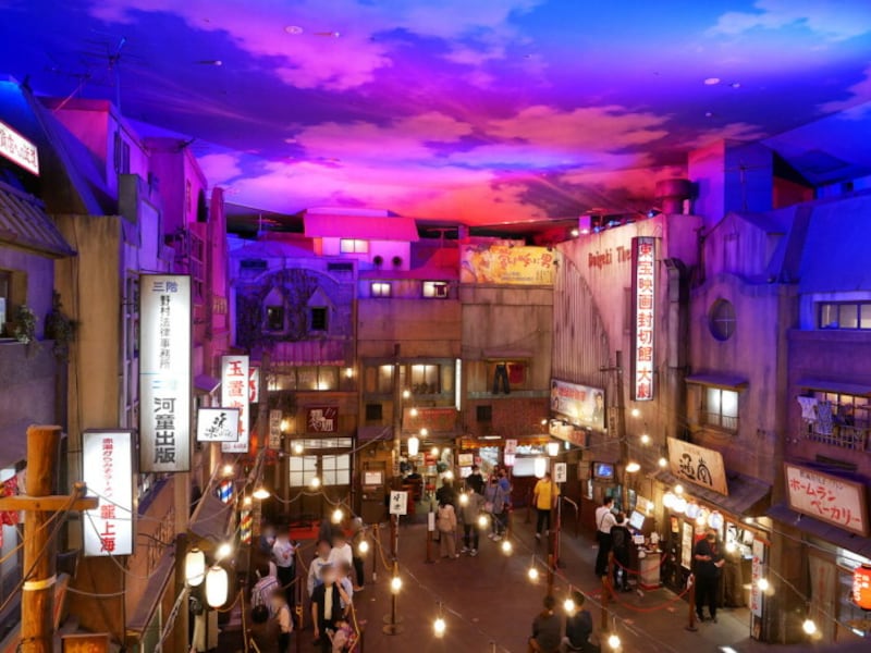 昭和33年の夕焼けの街をイメージしたラー博の館内（2022年6月15日撮影）