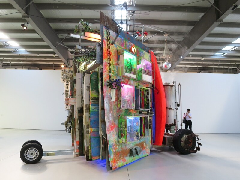 大竹伸朗《網膜屋/記憶濾過小屋》2014