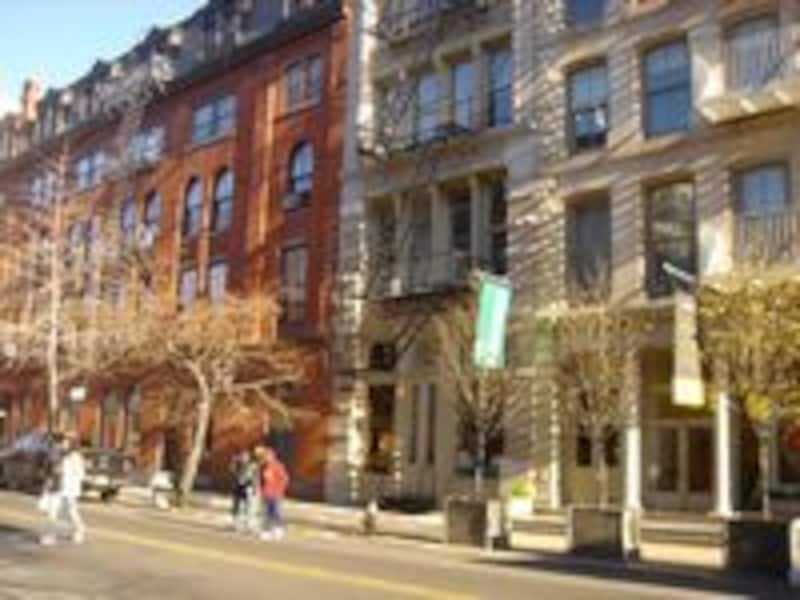 キャンバスとイーゼル