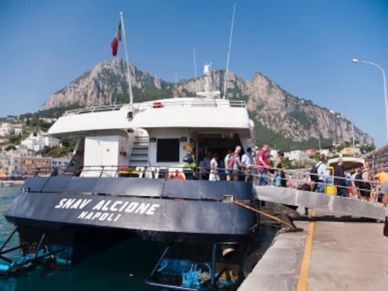 イタリア ナポリからカプリ島 青の洞窟 への行き方 イタリア All About