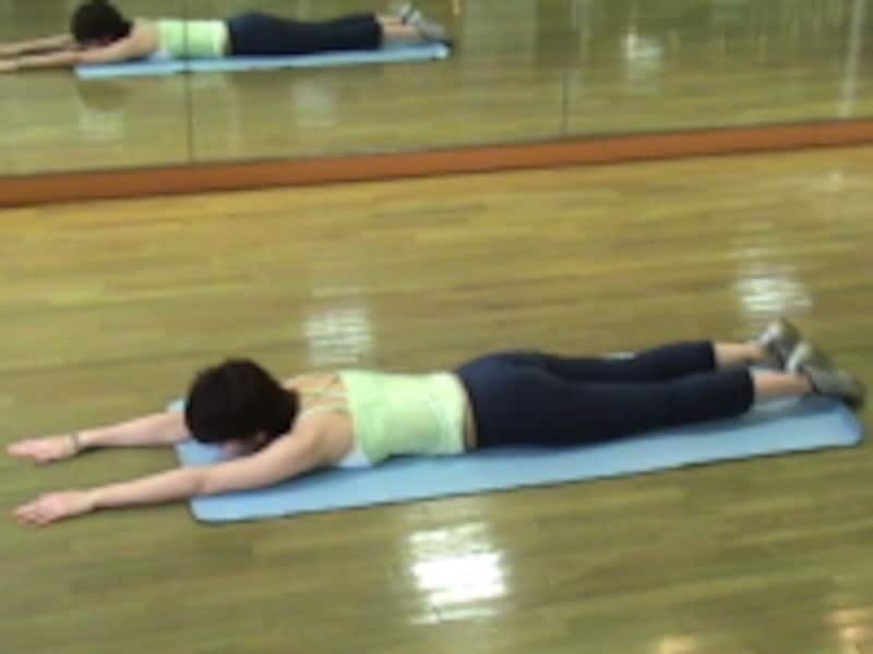 背筋・ヒップまわりのストレッチ・エクササイズ手順１