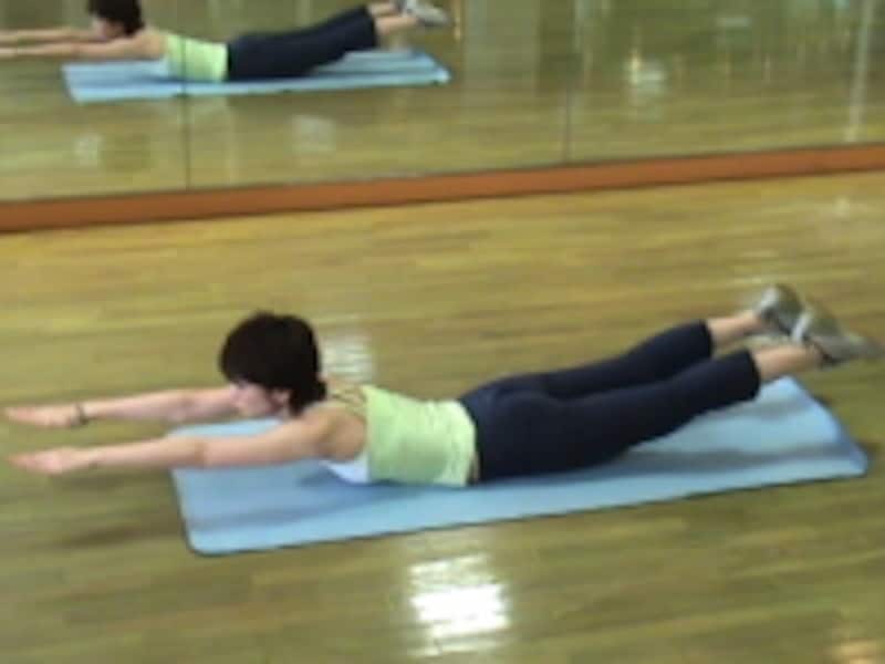 背筋・ヒップまわりのストレッチ・エクササイズ手順２