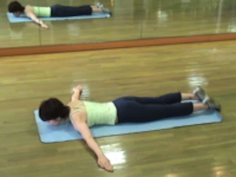 背筋・ヒップまわりのストレッチ・エクササイズ手順1