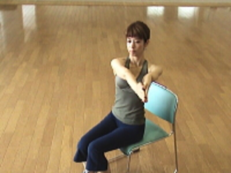 バストアップエクササイズ3