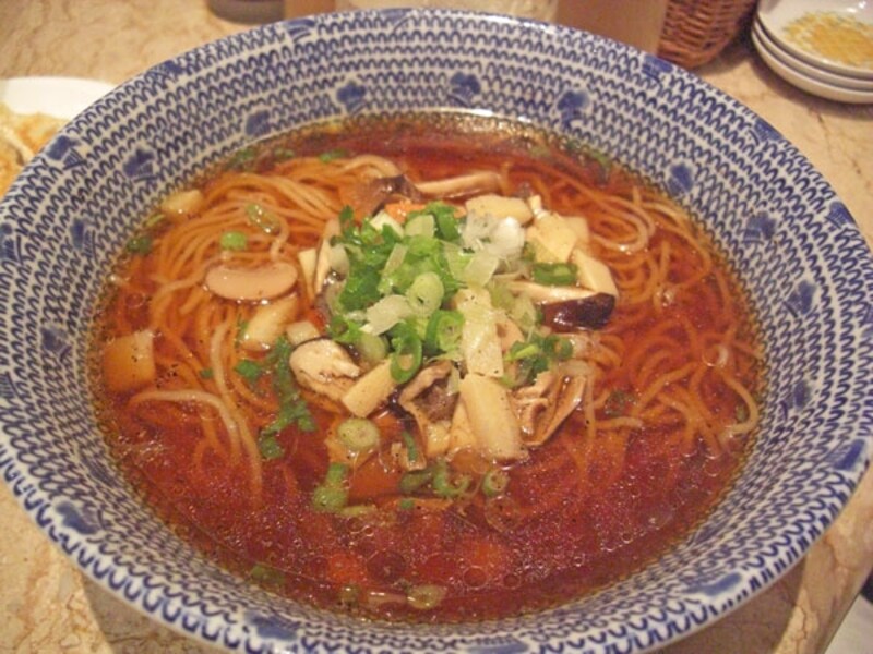 あっさり鶏がらダシの野菜しょうゆラーメン