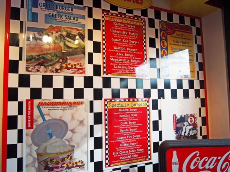 ワイキキ、カイルアなど店名が入ったスペシャルバーガーもある