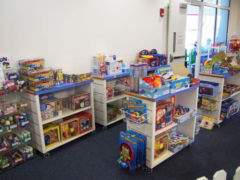 知育玩具を扱うギフトコーナー