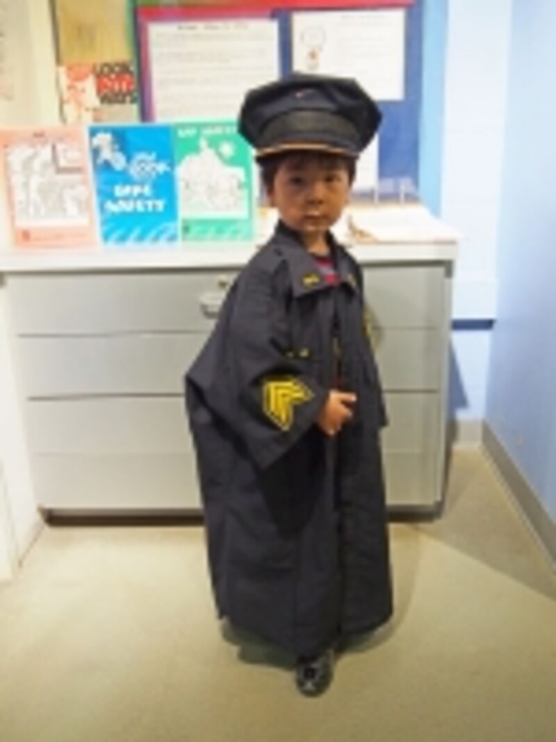 警察官に変身!