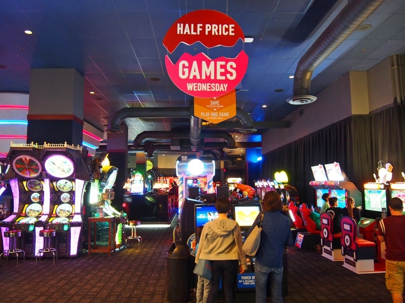 大人もついつい熱くなるデイブ&バスターズ