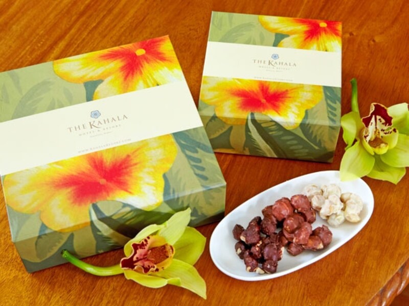 自分土産に！ シェフ特製のオリジナル・マカダミアナッツチョコレート