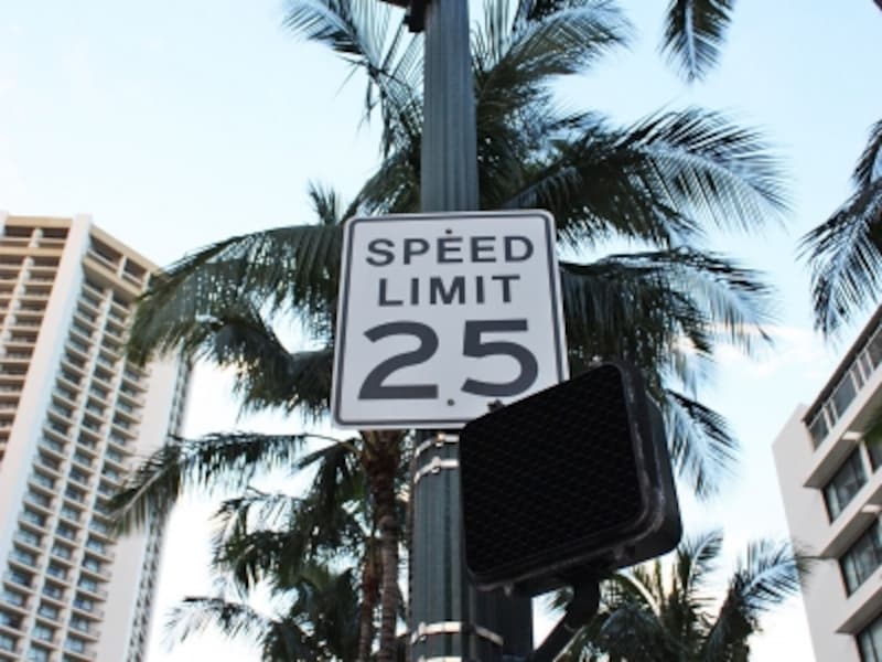 制限速度や距離はマイル表示です