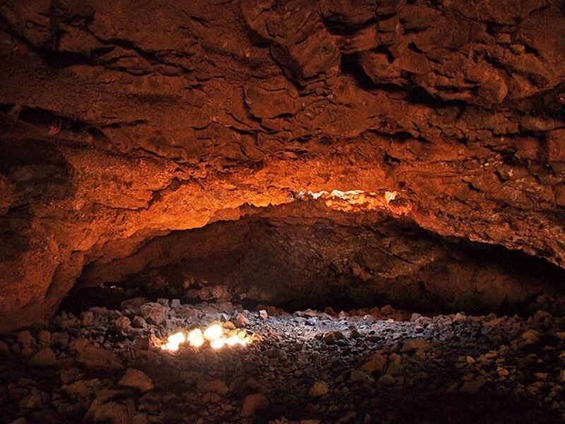 シェルター・ケーブ（Shelter Cave）と呼ばれる洞窟住居。中は暗くてひんやり