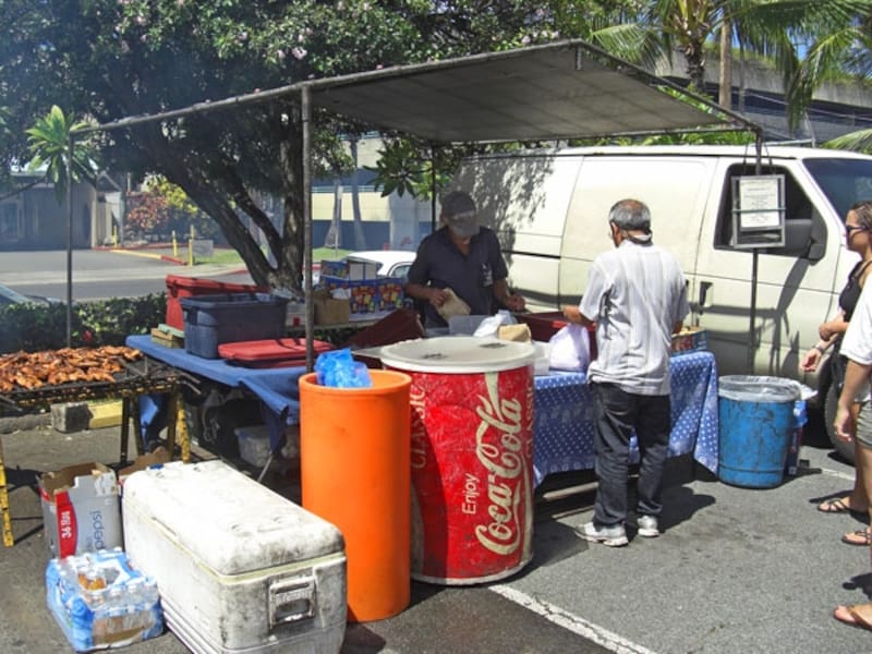 フリフリチキンを求めてやってくるローカルたち